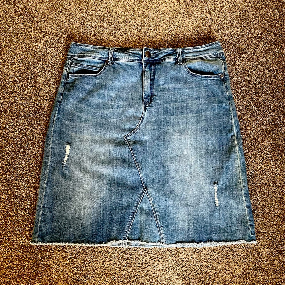 Women’s Lola Brand Stretchy Jean Skirt. Soooo cute!!
